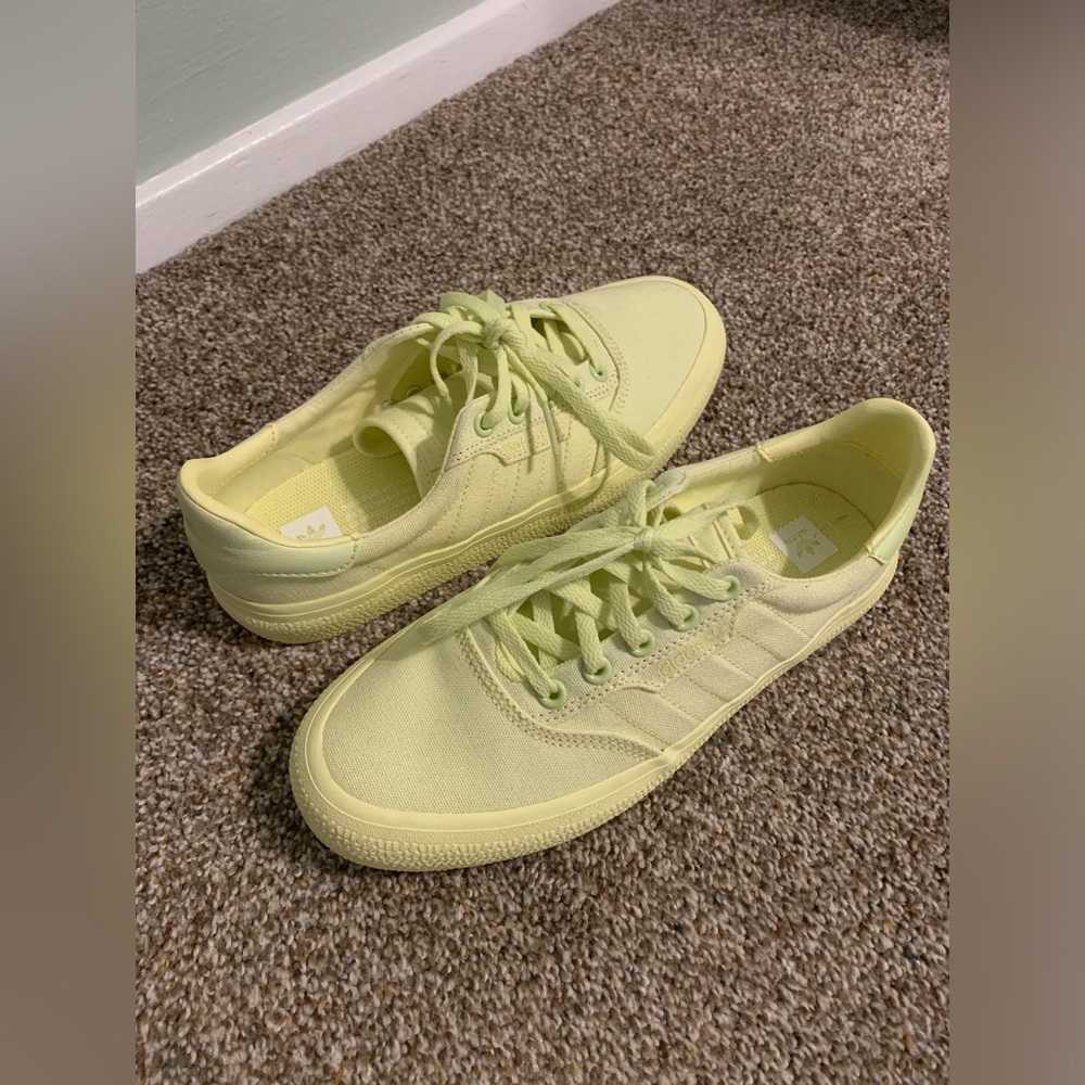 Men’s Adidas Skater Shoes. Size 6. Never Worn.